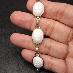 Vintage Egyptian Revival Carved Milkglass Scarab Link Bracelet Gold Tone. 18.334