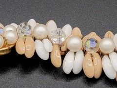 VTG MCM Beautiful Bracelet Beige & White Pearl AB 7″