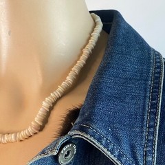 Vintage Hawaiian Puka Shell Bead Necklace 17.75 Inch Graduated up to 8.2mm