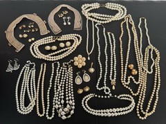 Huge-estate-jewelry-Lot-Faux Pearl- Costume Jewelry Lot B 32 Pieces