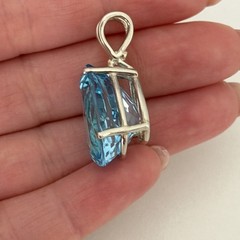 925 Sterling Silver Natural Swiss Blue Topaz Teardrop Pear Pendant 20 Carats