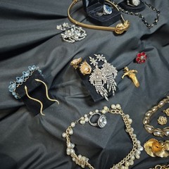 Jewelry Vintage to Modern Costume Mixed Lot Estate Gold Tone