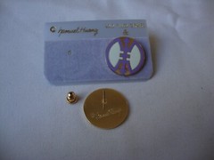 VINTAGE SAMUEL HUANG DESIGNER CLOISONNE ‘SHOU’ LAVENDER & CREAM STUD EARRINGS