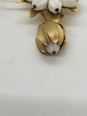 Vintage goldtone white bead floral spray brooch see description