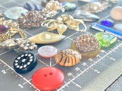 30PC VTG FLOWER PIN craft LOT,Mixed Media FLORAL ART,repurpose,HOLIDAY CRAFTS