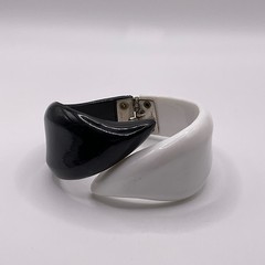 Vintage Hong Kong Black White Acrylic Clamper Bracelet Mod Art Deco Statement
