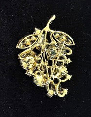 VTG Signed WEISS Gold Tn WATERMELON RIVOLI Rhinestone GRAPES CLUSTER Pin Brooch