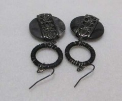 Vtg Gun Metal Black Wrapped Grey Lucite Disk Dangle Earrings Pierced