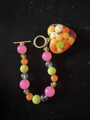 Vintage 90s Bubble Acrylic Gold Tone Heart Bracelet