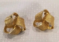 7/8 Inch Gold Tone Semi-textured 3 Dimensional Bow Clip On Earring