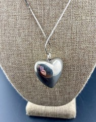 Vintage Silver Tone Puffy Heart Pendant Necklace 28″ Chain 1980s Fashion Jewelry