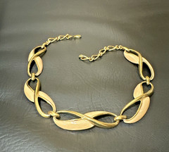 VTG Monet Pink Peach Enamel Gold Tone Link Necklace Vintage Signed Classic 18”