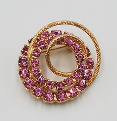 Brilliant Pink Crystal Brooch 1.25in Textured Gold Tone Quality Rhinestone VTG