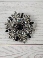 Lot Of 7 Rhinestone Brooches Silver And Gold Tone Pins
