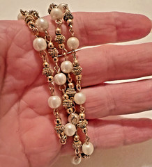 STUNNING VINTAGE SIGNED REVLON PEARL GOLD TONE STATION 24″ NECKLACE CLASSIC