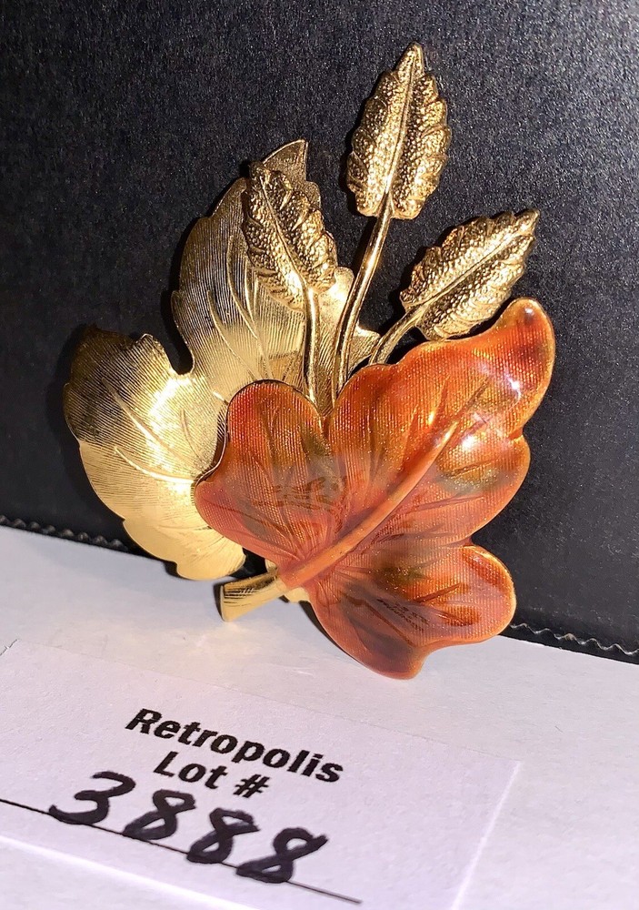 GOLD TONE BROOCH PIN ENAMEL MAPLE LEAF Vintage
