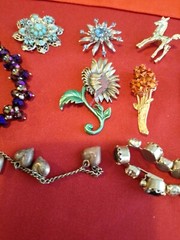 Estate JEWELRY Mixed Costume Lot WEARABLE Mixed Lot Brooch Bracelets #3 jb
