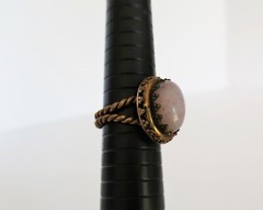 Vtg pink polished stone cabochon brass tone braided open band adjustable ring
