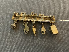 Vintage AJC Cats Dangle Costume Gold Tone Brooch Jewelry With 5 Dangling Charms