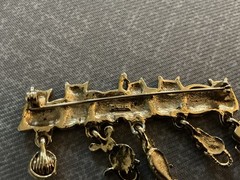 Vintage AJC Cats Dangle Costume Gold Tone Brooch Jewelry With 5 Dangling Charms