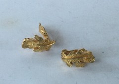 Signed Mimi D N Mimi Di Nascemi Clip On Earrings Textured Gold Tone Leaves