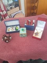 Costume Jewelry Mixed Lot 5 Varies Design & Varies iTone Paolo Gucci & Avon