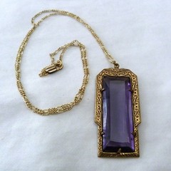 CZECH VINTAGE ART DECO FACETED PURPLE GLASS ENGRAVED PENDANT CHAIN NECKLACE