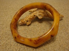 Vintage 1/2″ Butterscotch/Rust/Brown Octagon Bakelite Bracelet; Beveled Edges!