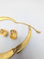 Anne Klein Collar Necklace & Earrings Satin Brushed Gold Tone Chunky Runway Read