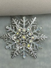 Vintage Avon Snowflake Silver Tone Pin Brooch Aurora Borealis Crystals Winter 2″
