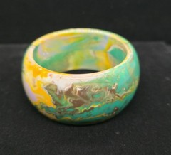 Earthy Vtg Marbled Green Yellow Brown Poured Lucite Bangle Bracelet