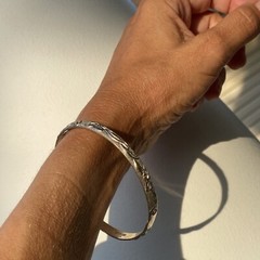 Vintage Sterling Silver Leaf Scroll Repousse Skinny Bangle Bracelet Size M-L