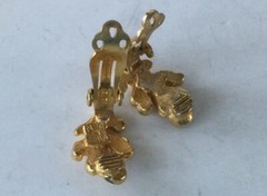 Signed Mimi D N Mimi Di Nascemi Clip On Earrings Textured Gold Tone Leaves