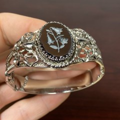 Whiting & Davis Intaglio Lily Flower Cameo Silvertone Hinged Bracelet Mesh Bags