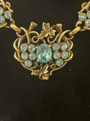Vtg Unsigned Art Nouveau Style Gold Tone wBright Faux Aquamarine Crystals Choker