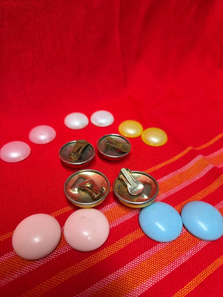 Vintage Mid Century Interchangeable Lucite Button Clip On Earrings Set Pastels