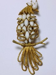 Vintage Corocraft Bird Brooch Milk Glass Bead Pin 1940s 1950s Gold Tone