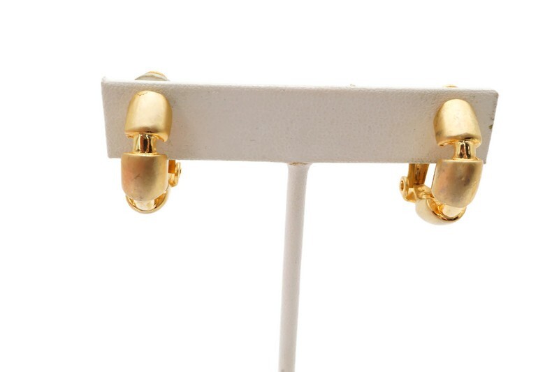 Vintage Clip On Earrings Gold Tone B8