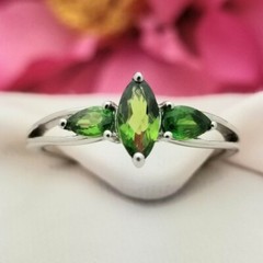 D’Joy Silver 3-Stone Synthetic Green Tourmaline Split Ring-925-Sterling-0.66TCW