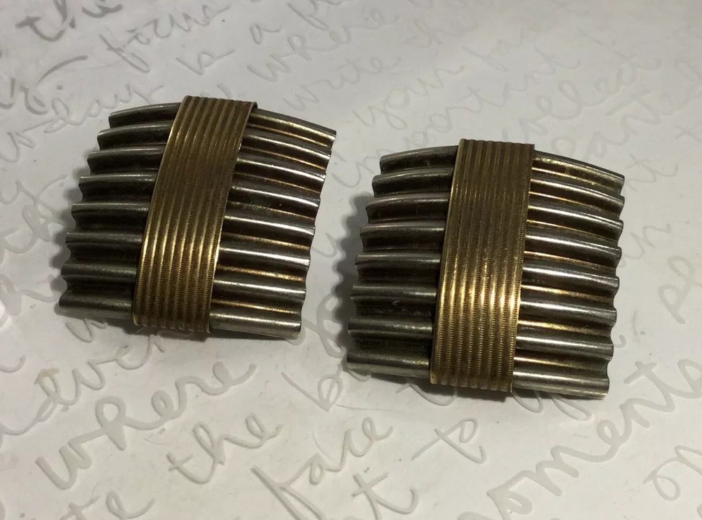 Vtg Industrial Modernist Wrapped Ribbed Brass & Alloy Square Post Earrings 16.5g