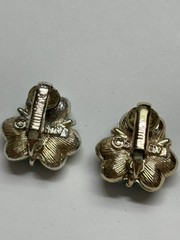 Sarah Coventry Flower Brooch Gold Tone Floral Pin and clip on earrings blue