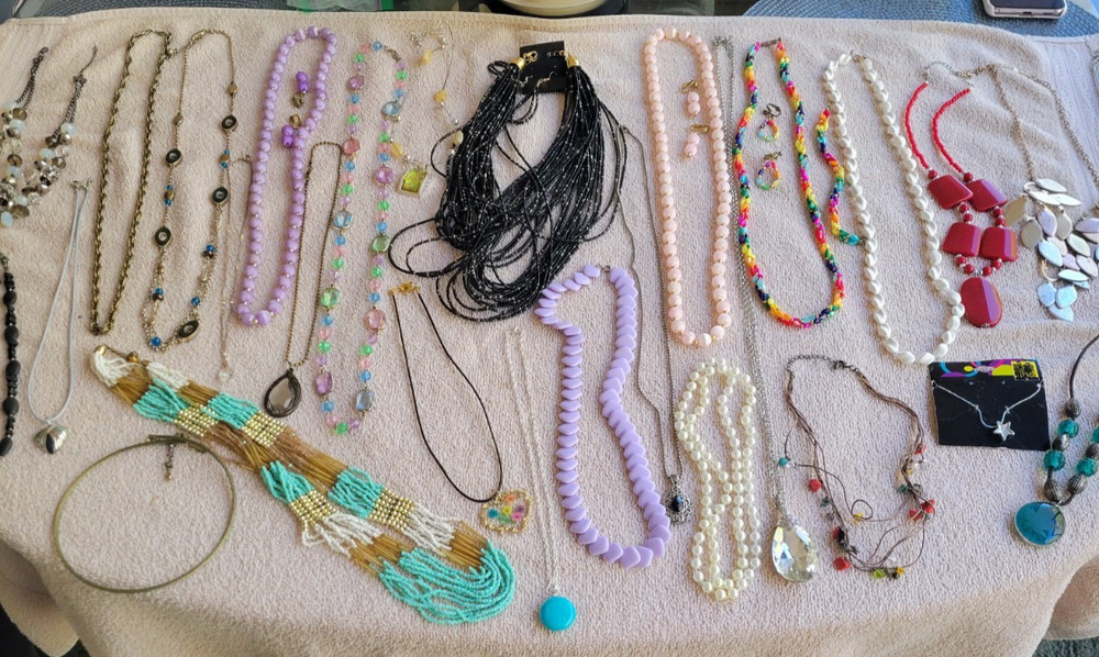 #B VINTAGE LOT OF 28 pcs. OF MIXED JEWLERY NECKLACES EARRINGS. FROM LOCAL ESTATE