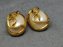 Gtg Gold Tone Swirl Faux Pearl Clip On Dangle Drop Earrings 2.1″