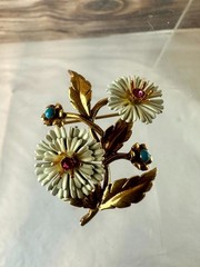 Joan Rivers Floral Enamel White Daisy Gold Tone Stem Blue Cabochon Brooch Pin
