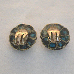 Vintage Signed India N6 Turquoise Chip Mosaic Inlay Domed Clip On Earrings 17mm