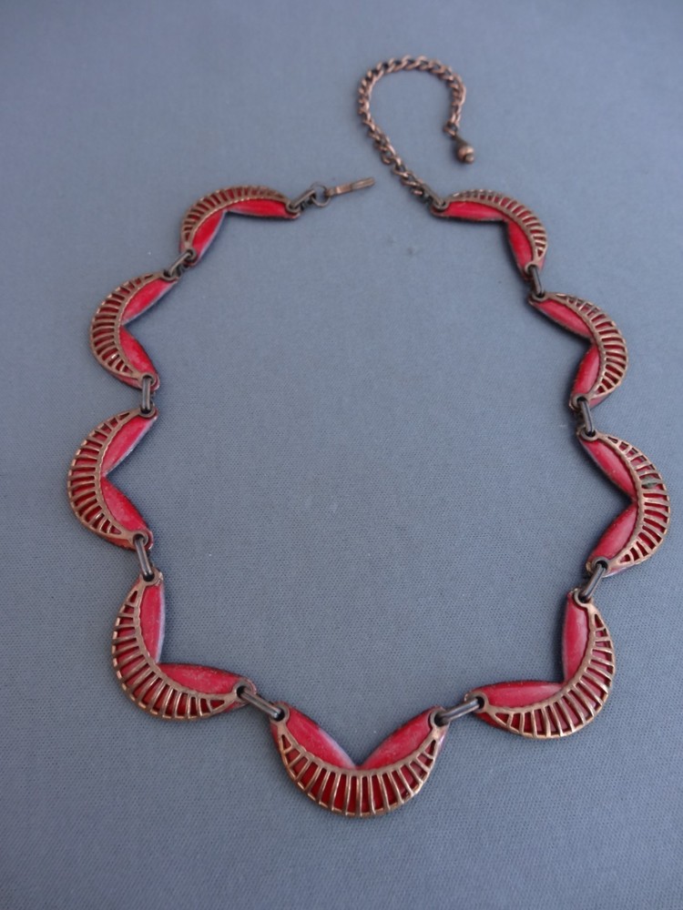 MODERNISTIC COPPER RETRO RED ENAMEL CRIMPED CRESCENT LINK COLLAR NECKLACE