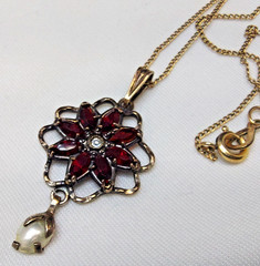 Vintage AMCO Victorian Style 1/20 14k Gold Filled Garnet Red Pendant Necklace