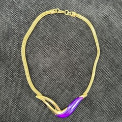 VINTAGE PARKLANE GOLD TONE & PURPLE LUCITE SWIRL & WIDE BRAIDED CHAIN NECKLACE