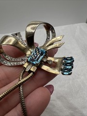 VTG Mazer Sterling Vermeil Aqua Rhinestone Ribbon Bow Dangle Brooch Pin