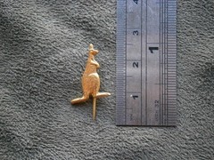 Kangaroo Australia Vintage Goldtone SHORT Stick Pin Lapel Pin
